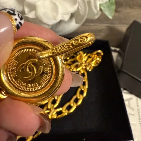 Chanel Vintage Gold CC Coin Chain Link Belt/Necklace display picture 1